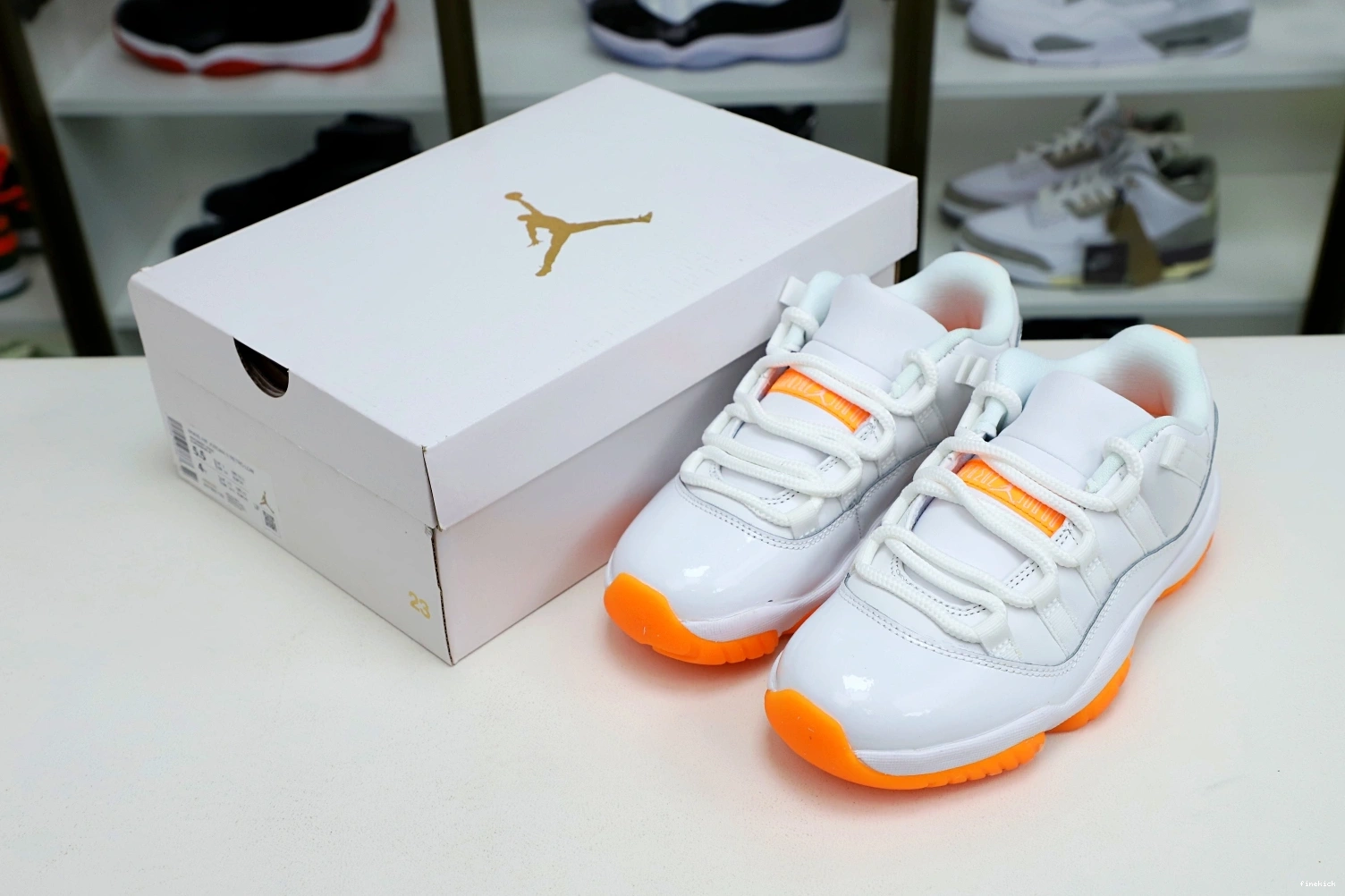 11 CITRUS' 'BRIGHT WMNS LOW RETRO JORDAN AIR 1104